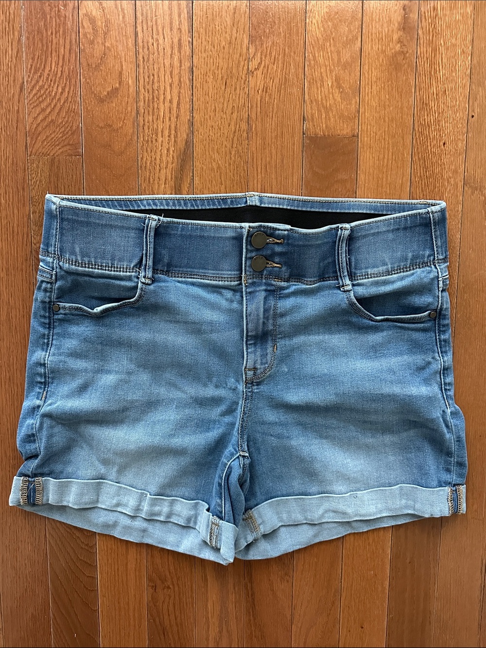 Apt 9 tummy control shorts, size 12